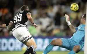 Herói do Vasco, Vegetti se emociona após gol: 
