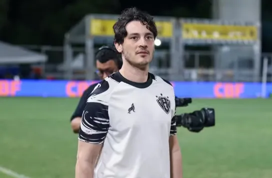 Roger Aguilera pede renuncia no Paysandu