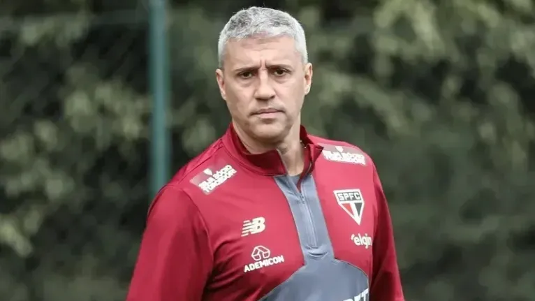 Crespo espera ter um São Paulo competitivo em 2026