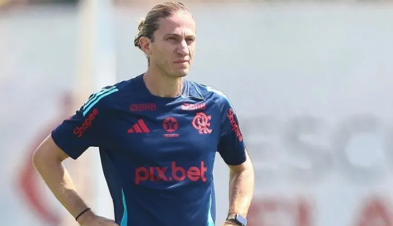Filipe Luís renovou com o Flamengo até 2027