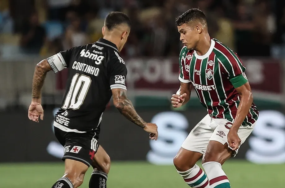 Coutinho exalta Léo Jardim e torcida após classificação do Vasco: 'Dia inesquecível'