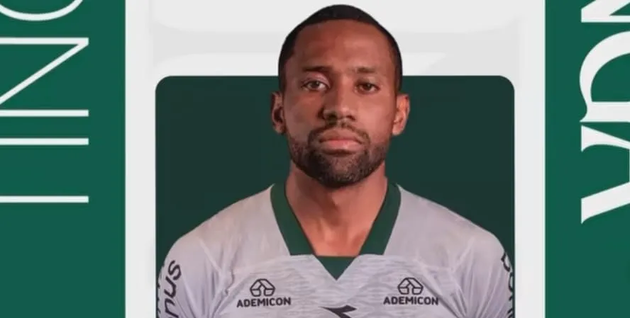 Tinga é oficializado pelo Coritiba (Foto: Divulgação-CFC)