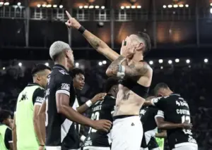 Herói da vitória do Vasco, Vegetti exalta: 'Quero defender sempre essa camisa'