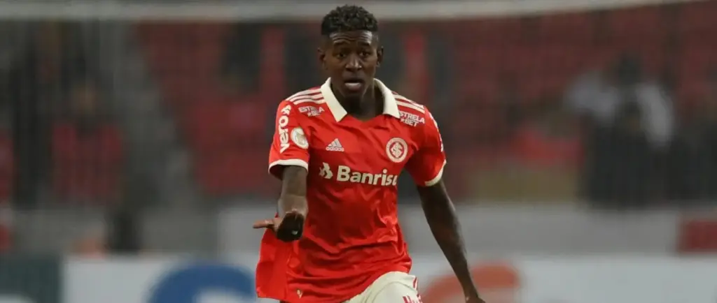 Flamengo supera a concorrência do Cruzeiro e contrata Vitão