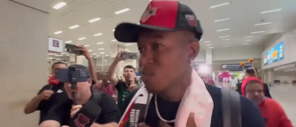 Vitão chega ao Rio de Janeiro para assinar com o Flamengo até 2029