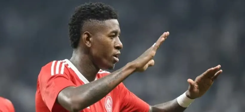 Vitão em ação pelo Internacional (Foto: Ricardo Duarte-SCI)