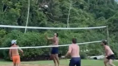 FÓRMULA 1: Verstappen se arrisca no vôlei de praia no Brasil