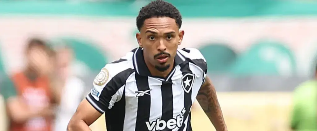 Lateral do Botafogo entra na mira de clubes da Inglaterra