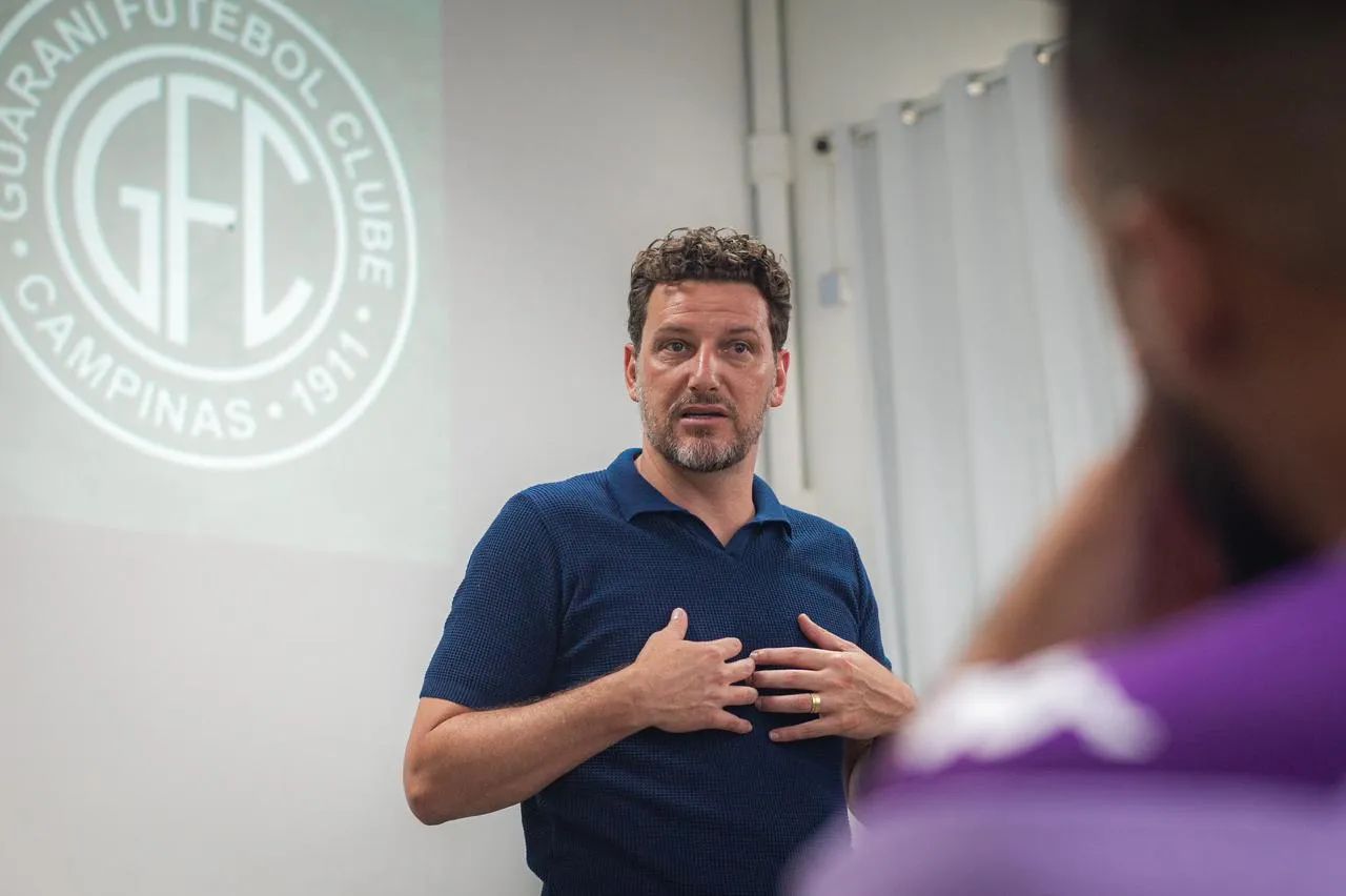 Guarani se reapresenta para início da pré-temporada de 2026 4 Elano, coordenador de futebol