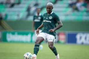 Amazonas contrata volante ex-Goiás e Ponte Preta para 2026