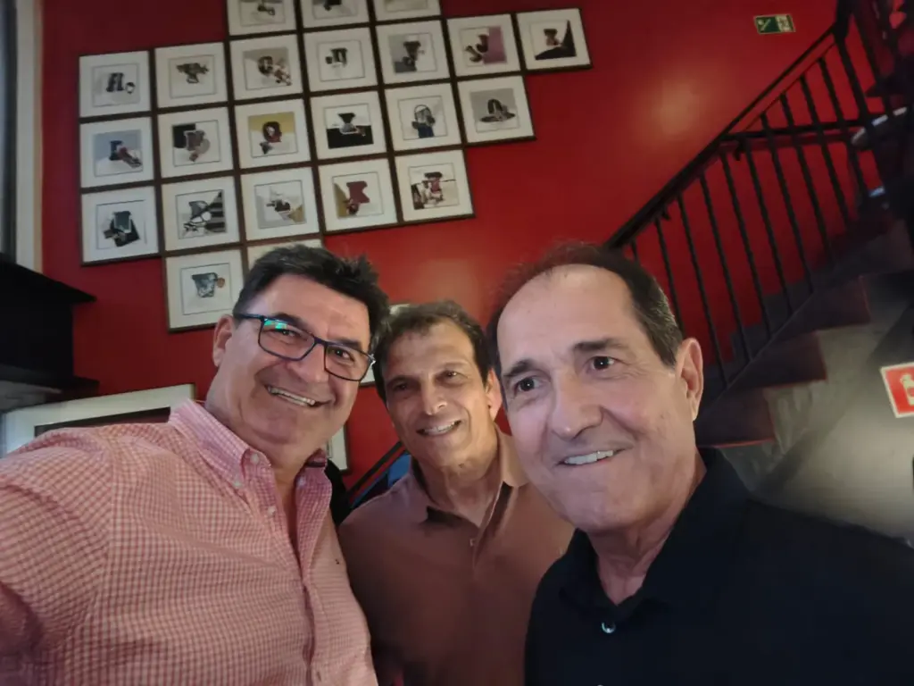 Carlinhos Neves lançou em São Paulo o livro 'Conversas sobre Futebol' 5 WhatsApp Image 2025 12 09 at 19.45.27 1