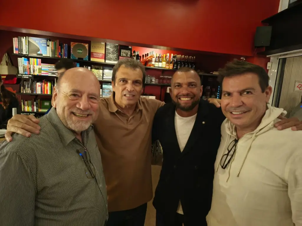 Carlinhos Neves lançou em São Paulo o livro 'Conversas sobre Futebol' 7 WhatsApp Image 2025 12 09 at 19.45.27