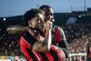 Vitória depende de combinação de resultados para seguir na Série A