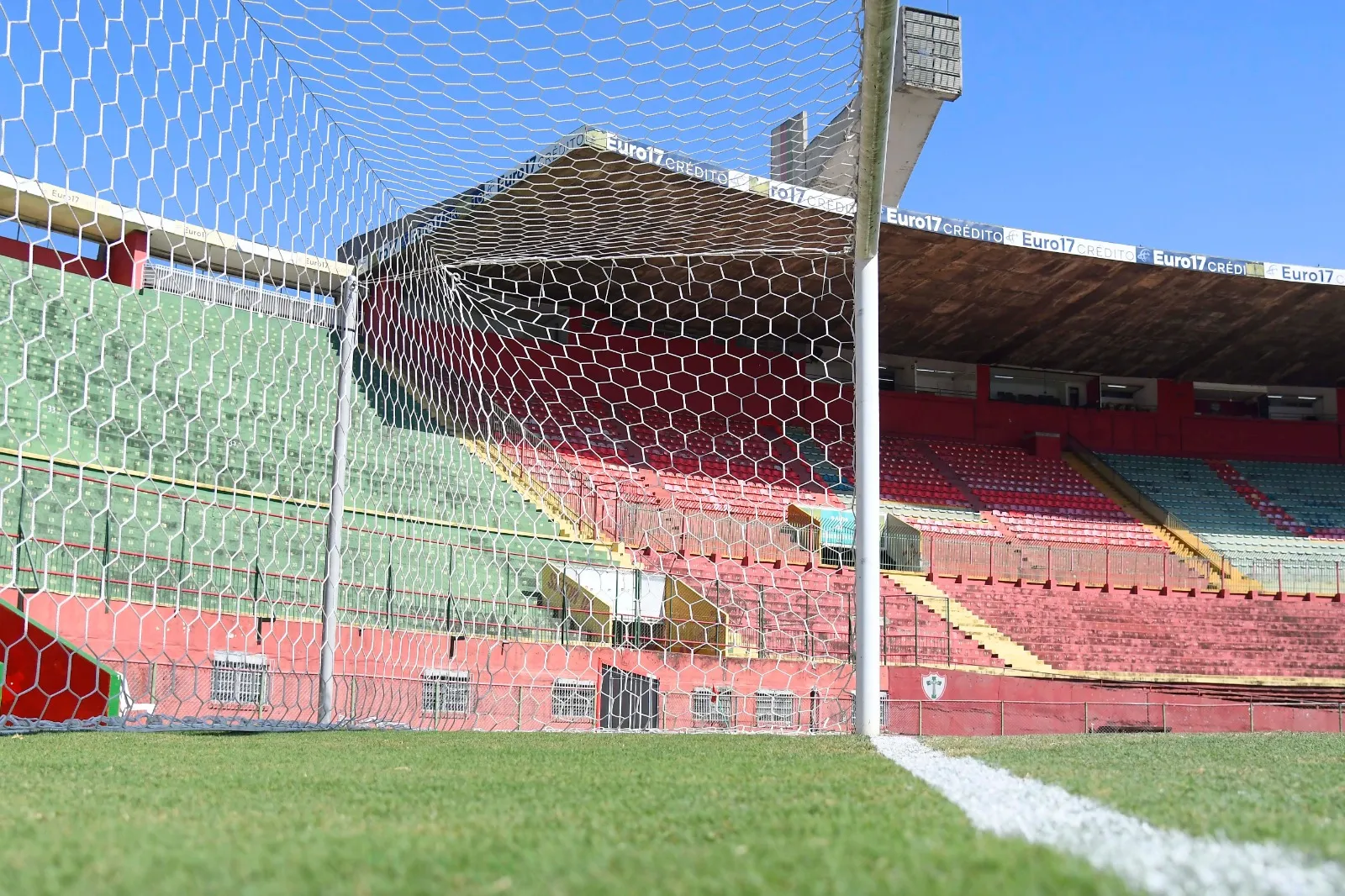 Portuguesa prepara gramado do Canindé