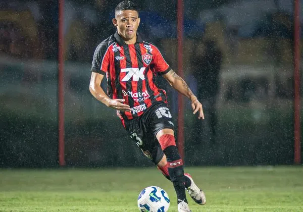 Coritiba avança por Erick e supera Vitória em disputa com São Paulo