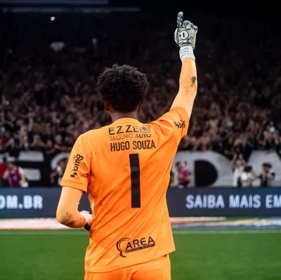 Hugo Souza explode de emoção após título do Corinthians: 'Estamos na história'