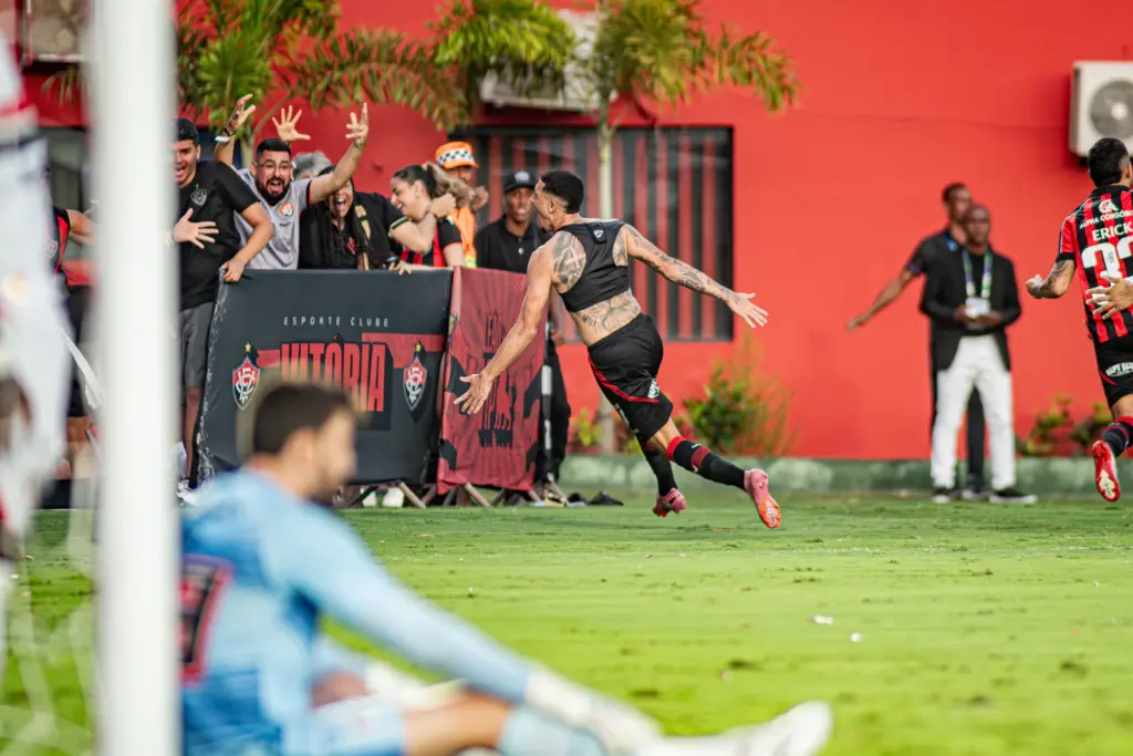 Eles ficam! Santos, Inter e Vitória ditam a Seleção FI da última rodada do Brasileirão 3 hD9qSqTw Victor Ferreira 27988