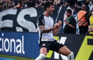Gustavo Henrique marca novamente e chega a seis gols com a camisa do Corinthians
