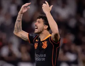 Zagueiro Gustavo Henrique é decisivo em pênalti e vai à segunda final com o Corinthians