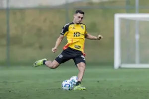 Atlético-MG negocia empréstimo de João Marcelo para o futebol árabe