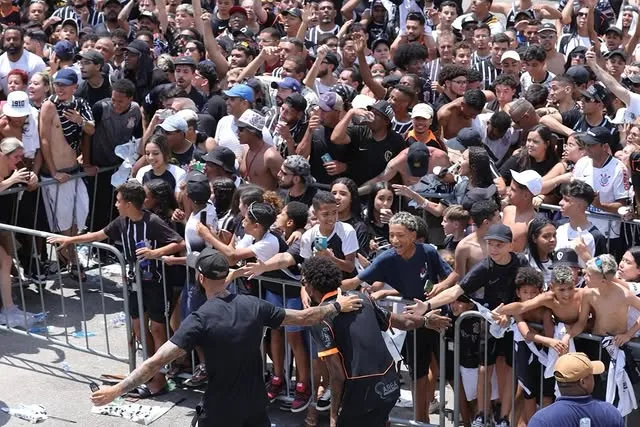 Jogadores Corinthians provocam rivais