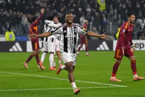 ITALIANO: Roma cai diante da Juventus e desperdiça chance de colar no líder