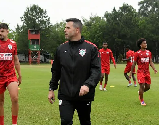 Com trabalhos na Série A, Felippe Capella é o novo preparador físico da Lusa