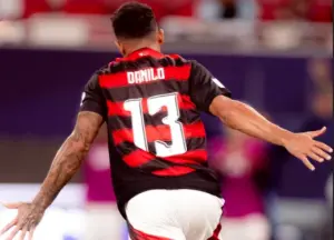 Contra o PSG, na final do Intercontinental, Danilo busca fazer história mais uma vez