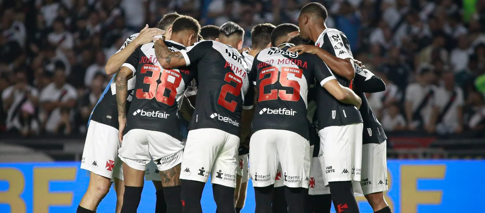 Jogadores do Vasco reunidos (Foto: Matheus Lima-CRVG)