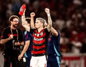 Varela reconhece PSG como 'melhor do mundo', mas mantém Flamengo confiante