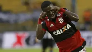 'Os 45 milhões de euros de Vini Jr. criaram um monstro', diz jornal espanhol sobre o Flamengo