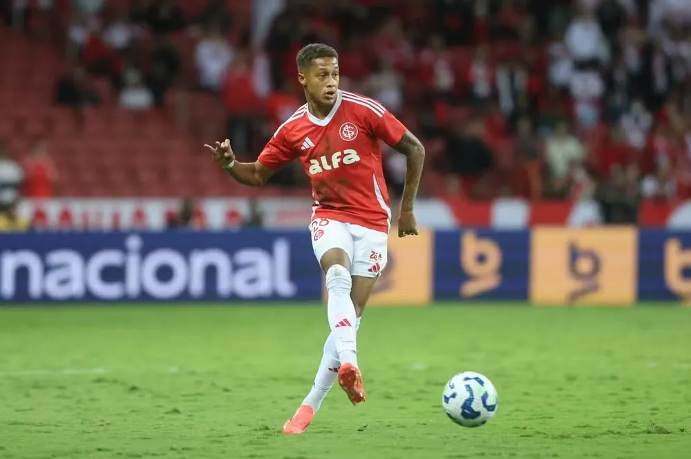 Vitinho Internacional mira Santos