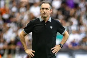 Léo Condé se despede do Ceará e lamenta rebaixamento: 'tristeza'