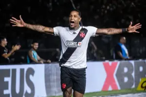 Acordo com Vitória esfria e David pode ficar no Vasco
