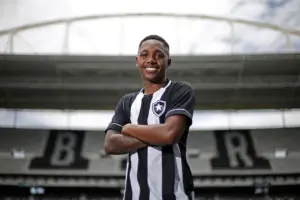 Ponte Preta acerta com atacante que já jogou a Liga dos Campeões