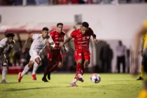 Ex-Ponte Preta, Marlyson celebra gol pelo Noroeste, e projeta reação