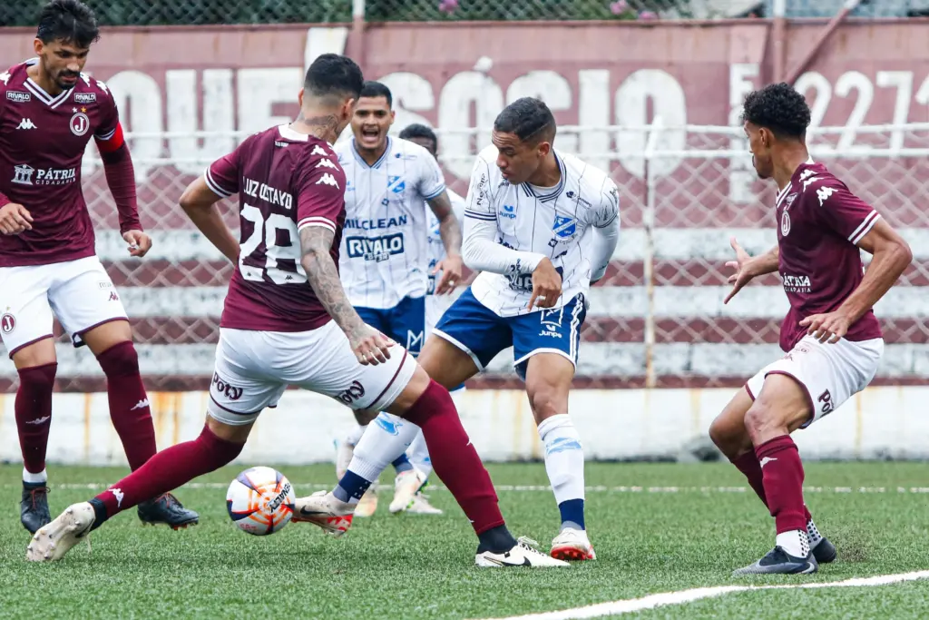 Juventus 3 x 2 Taubaté – Virada grená em tarde inspirada de Paulinho