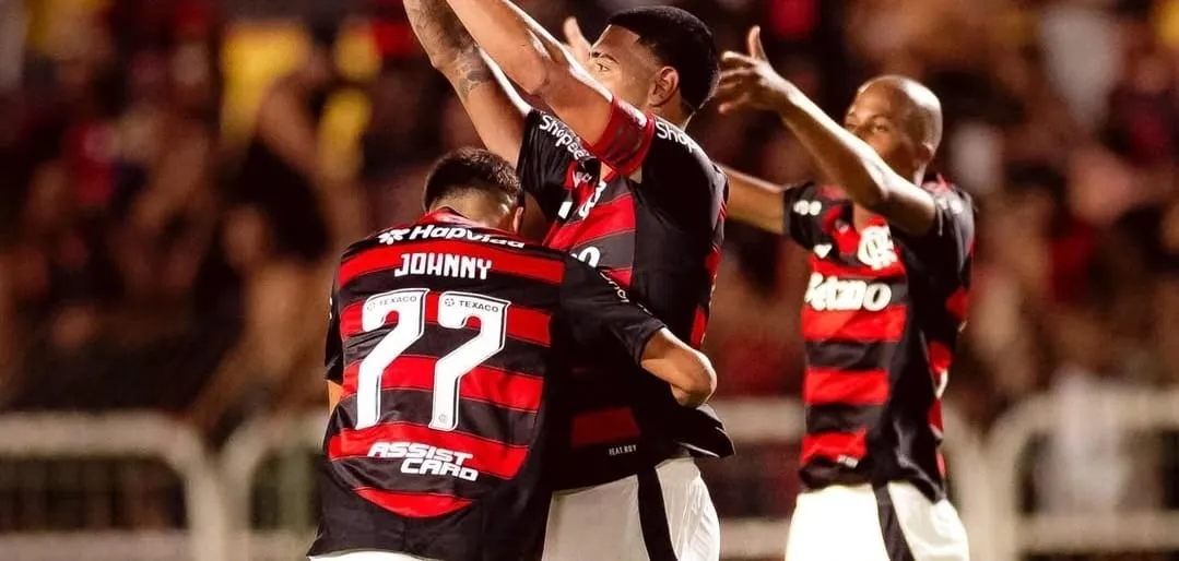 Iago comemora gol contra a Portuguesa (Foto: Adriano Fontes-CRF)
