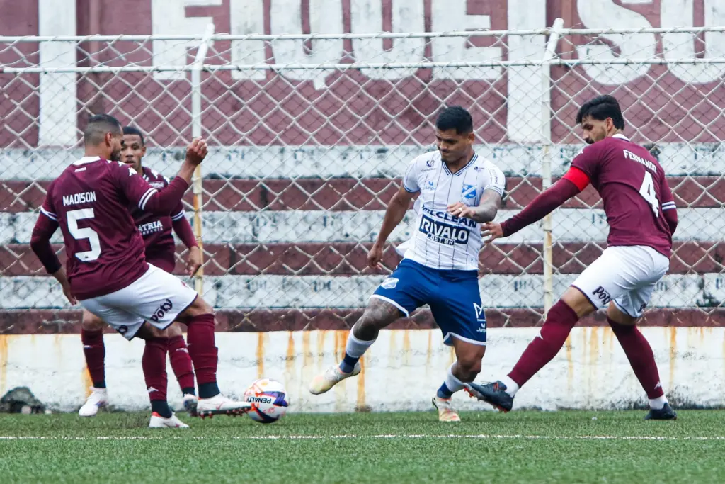 Juventus 3 x 2 Taubaté - Virada grená em tarde inspirada de Paulinho 3 Juventus apenas administrou o resultado na segunda etapa