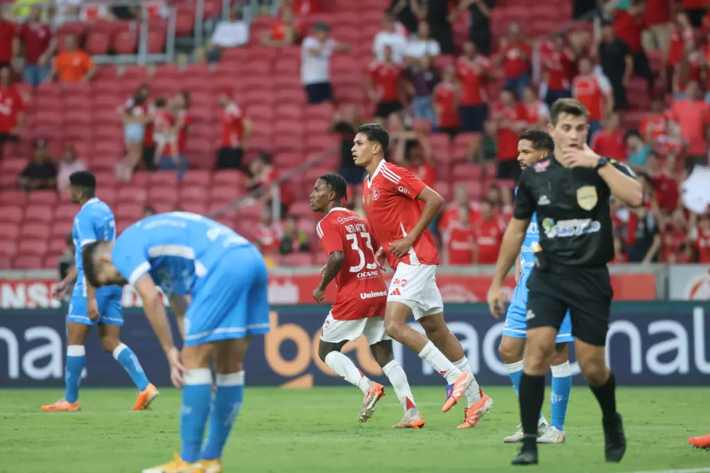 Internacional 2 x 1 Novo Hamburgo - Colorado abre defesa do título no Gauchão com vitória de virada