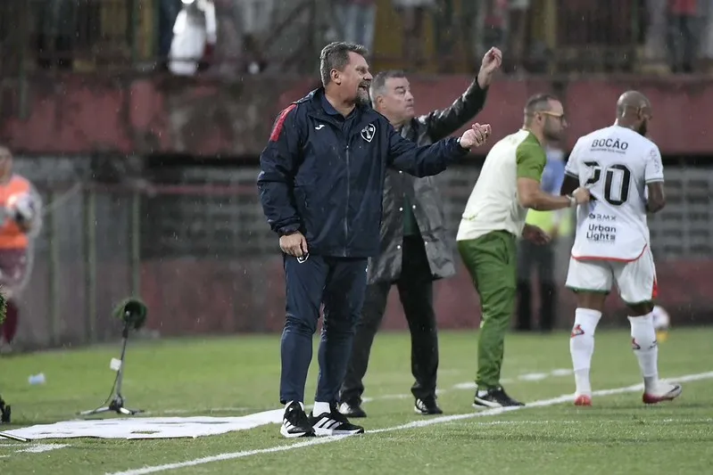 Técnico da Portuguesa desabafa após 1ª vitória: 'Não durmo há três noites'