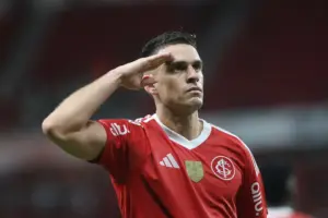 Internacional 4 x 2 Grêmio - Três gols em oito minutos e vitória no Gre-Nal 449