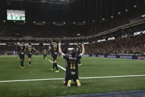 MINEIRO: Atlético-MG vence o Cruzeiro de virada e ganha fôlego