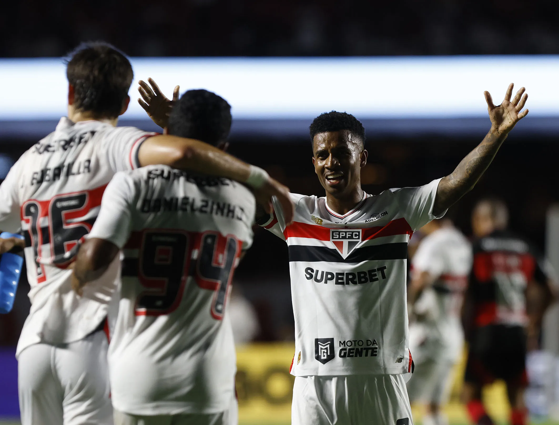 São Paulo bate o atual campeão