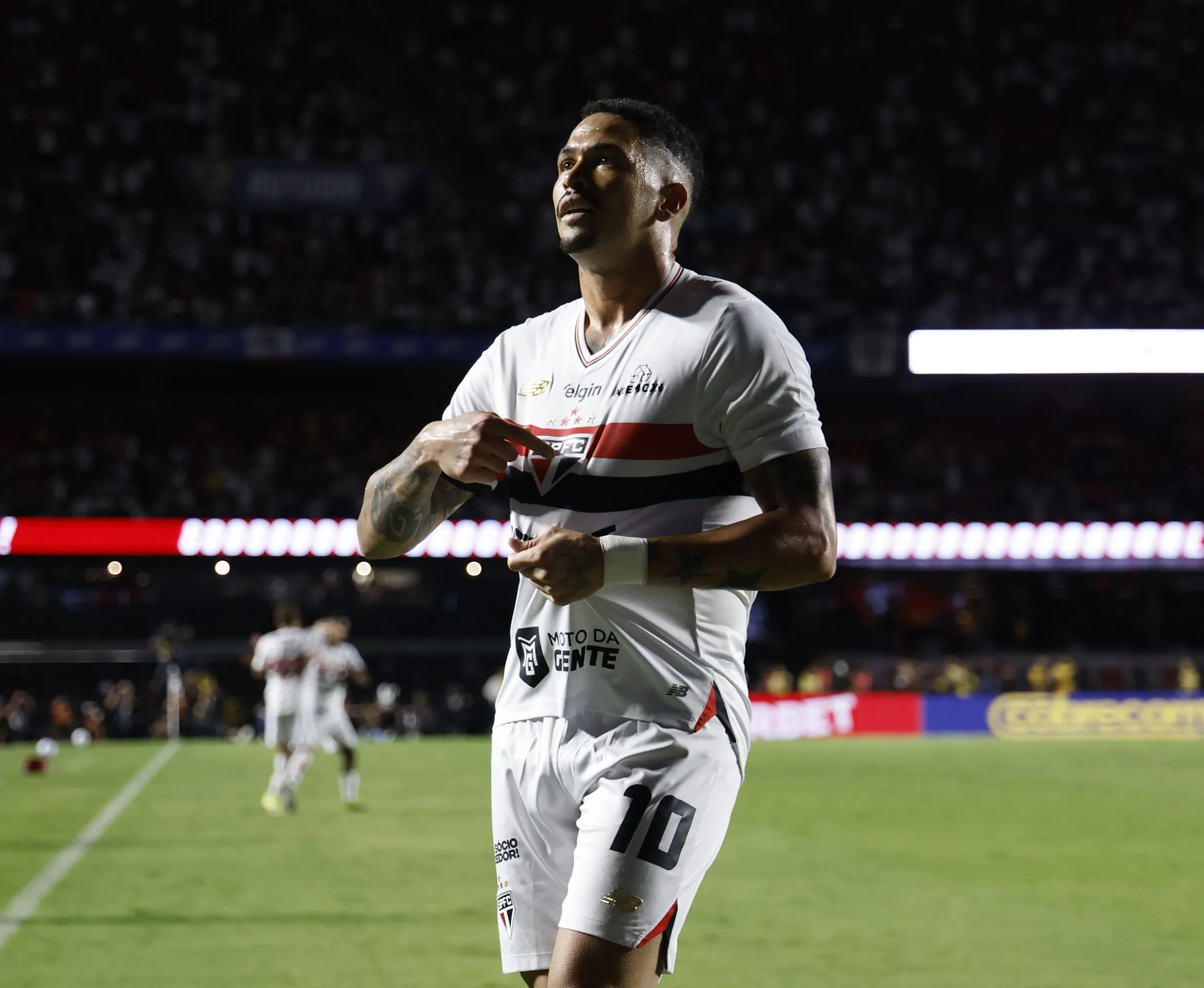 São Paulo vence o Flamengo de virada no Morumbis