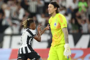 Botafogo 4 x 0 Cruzeiro - Fogão acorda no 2º tempo e goleia na estreia
