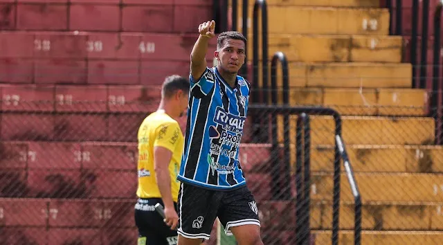 Kauan Cristian comemorando o gol do EC São Bernardo - Foto: Eude Aerton
