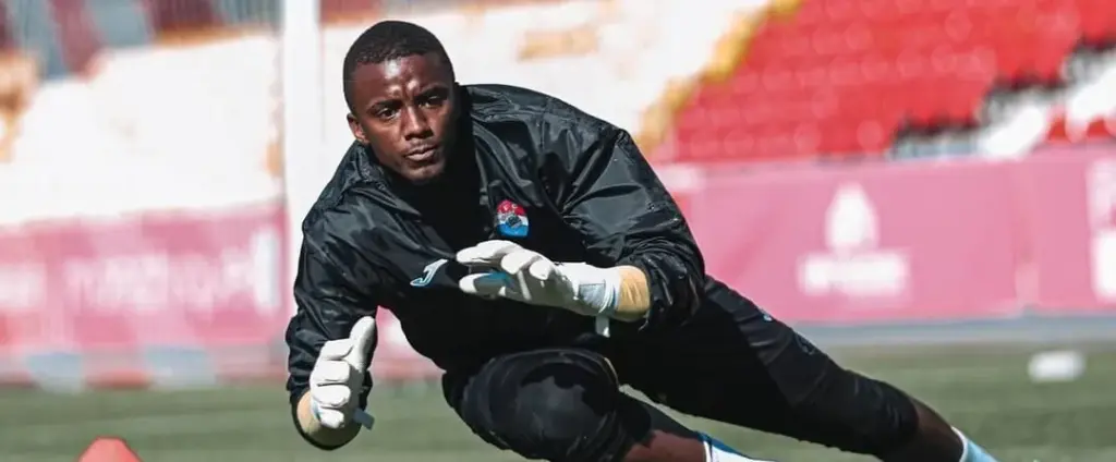 Flamengo supera concorrência do Botafogo e contrata goleiro
