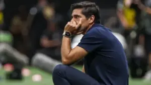 Palmeiras preocupa Abel Ferreira com 7 gols sofridos e busca zagueiro