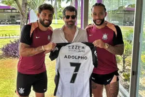 Indicado ao Oscar visita Corinthians e faz pedido a Bidon e Yuri Alberto: 'Fiquem mais tempo'